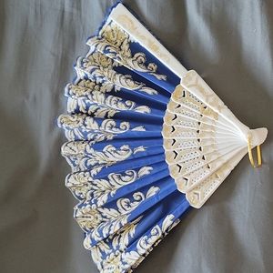 Lace fan